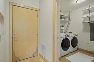 1037 Williamson St, Madison, WI 53703 - Photo 15