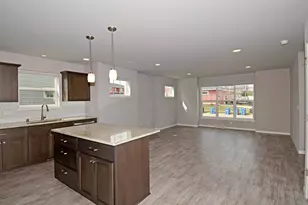 6137 Driscoll Dr, Madison, WI 53718 - Photo 9