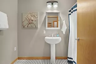 614 W Doty St, Madison, WI 53703 - Photo 17