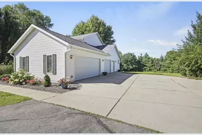 7801 N Robert Drive, Janesville, WI 53536 - Photo 3