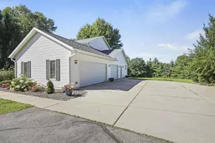 7801 N Robert Dr, Janesville, WI 53536 - Photo 3