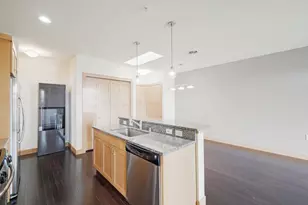 625 E Mifflin St, Madison, WI 53703 - Photo 11