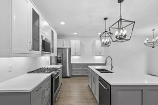 317 Maple St, Pardeeville, WI 53954 - Photo 5