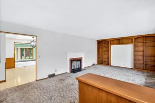 426 Blankenheim Ln, Sun Prairie, WI 53590 - Photo 3