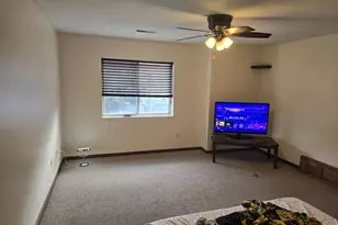 939 Rockefeller Ln, Madison, WI 53704 - Photo 7