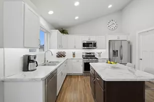 987 Griffin Way, DeForest, WI 53532 - Photo 11