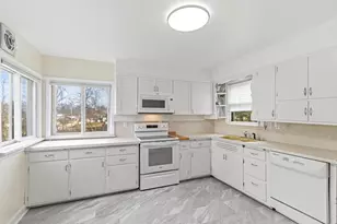 809 W Edgewater St, Portage, WI 53901 - Photo 3