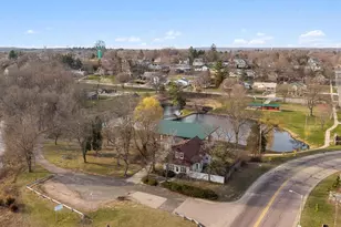 809 W Edgewater St, Portage, WI 53901 - Photo 35