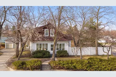 809 W Edgewater Street, Portage, WI 53901 - Photo 1