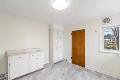 809 W Edgewater Street, Portage, WI 53901 - Photo 5