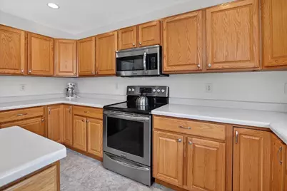 6825 Bluff Point Drive, Madison, WI 53718 - Photo 7