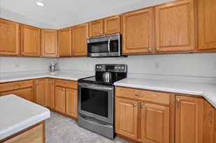 6825 Bluff Point Dr, Madison, WI 53718 - Photo 7