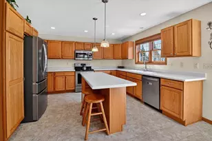 6825 Bluff Point Dr, Madison, WI 53718 - Photo 5