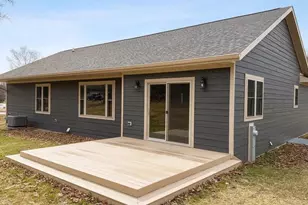 1618 Michigan Ave, Wisconsin Dells, WI 53965 - Photo 5