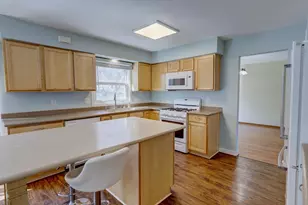 5310 Valley Dr, Mcfarland, WI 53558 - Photo 3