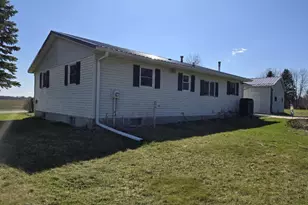 W5860 Advance Rd, Monroe, WI 53566 - Photo 9