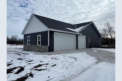 190 Deerrun Drive, Fall River, WI 53932 - Photo 5