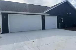 190 Deer Run Dr, Fall River, WI 53932 - Photo 3