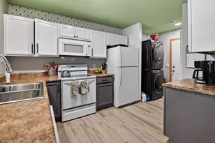 218 S Musket Ridge Dr, Sun Prairie, WI 53590 - Photo 3