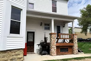 656 W James St, Columbus, WI 53925 - Photo 9