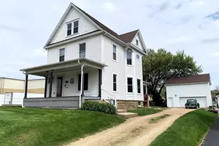 656 W James St, Columbus, WI 53925 - Photo 3
