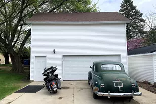 656 W James St, Columbus, WI 53925 - Photo 11
