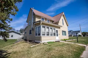 705 Fountain St, Mineral Point, WI 53565 - Photo 11