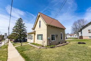 705 Fountain St, Mineral Point, WI 53565 - Photo 3