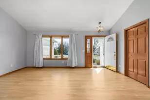 565 Oakwood Dr, Oregon, WI 53575 - Photo 7