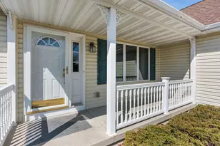 565 Oakwood Dr, Oregon, WI 53575 - Photo 5