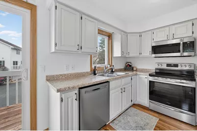 3202 Dorchester Way, Madison, WI 53719 - Photo 13