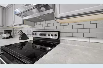 14 Maple Wood Lane #18, Madison, WI 53704 - Photo 11