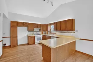 224 Deer Ridge Dr, West Bend, WI 53095 - Photo 5