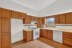 224 Deer Ridge Dr, West Bend, WI 53095 - Photo 11