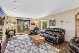 422 Oakwood Dr, Oregon, WI 53575 - Photo 5