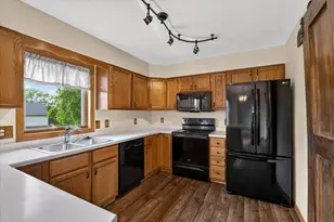 422 Oakwood Dr, Oregon, WI 53575 - Photo 13
