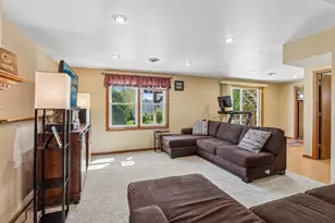 422 Oakwood Dr, Oregon, WI 53575 - Photo 37