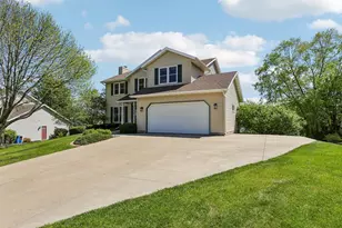 422 Oakwood Dr, Oregon, WI 53575 - Photo 3