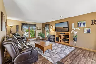 422 Oakwood Dr, Oregon, WI 53575 - Photo 3
