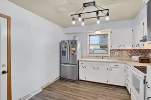 5 S Lexington Dr, Janesville, WI 53545 - Photo 11