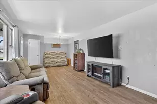 5 S Lexington Dr, Janesville, WI 53545 - Photo 9