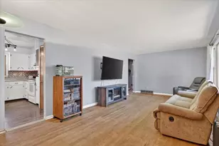 5 S Lexington Dr, Janesville, WI 53545 - Photo 7