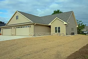 539 Spring St, Spring Green, WI 53588 - Photo 3