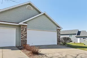 202 Douglas Dr, Brooklyn, WI 53521 - Photo 5