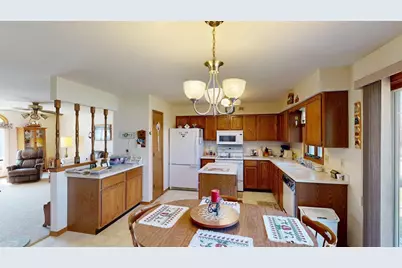 1321 Jamesway, Fort Atkinson, WI 53538 - Photo 5