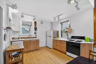 2121 W Lawn Ave, Madison, WI 53711 - Photo 11