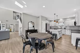 5885 Persimmon Dr, Fitchburg, WI 53711 - Photo 9