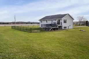 N6563 English Settlement Rd, Albany, WI 53502 - Photo 7