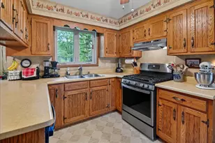 508 Woodvale Dr, DeForest, WI 53532 - Photo 3