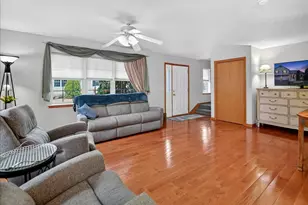 957 Chandler Ln, Sun Prairie, WI 53590 - Photo 11